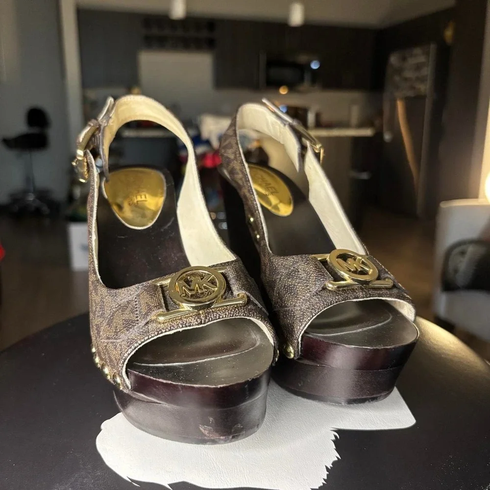 Michael Kors Y2K Brown Logo Studded Wedge Sandals ✨